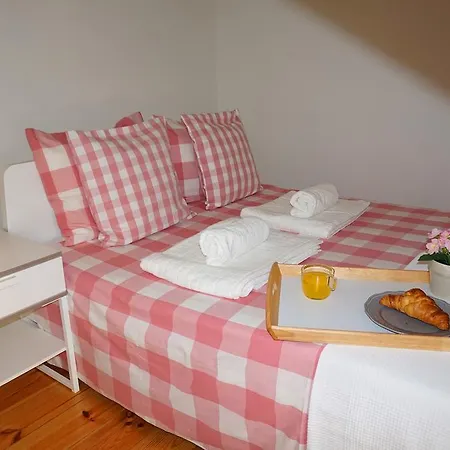Apartamento Cozy Attic Up To 4 Guests *