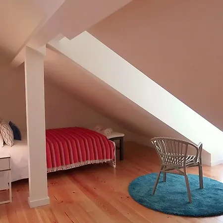 Cozy Attic Up To 4 Guests *